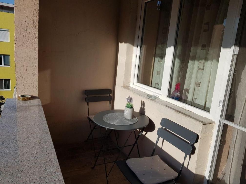 Central Apartament Cristian Arad Ngoại thất bức ảnh