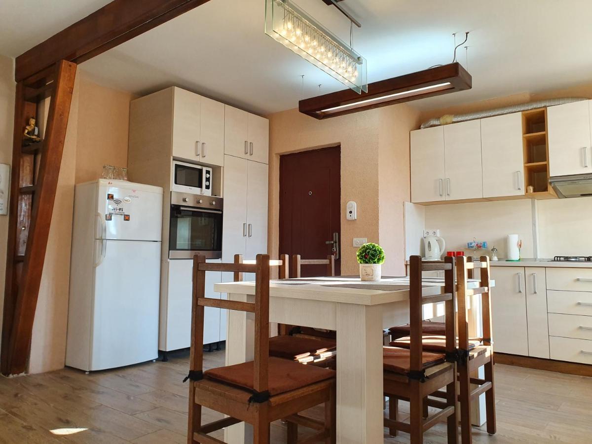 Central Apartament Cristian Arad Ngoại thất bức ảnh