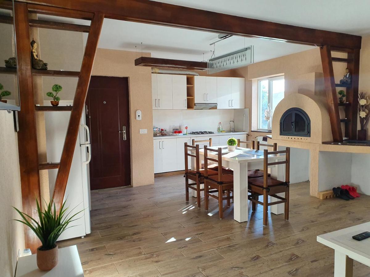 Central Apartament Cristian Arad Ngoại thất bức ảnh
