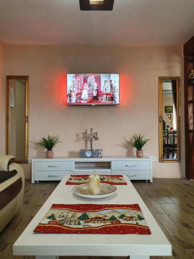 Central Apartament Cristian Arad Ngoại thất bức ảnh